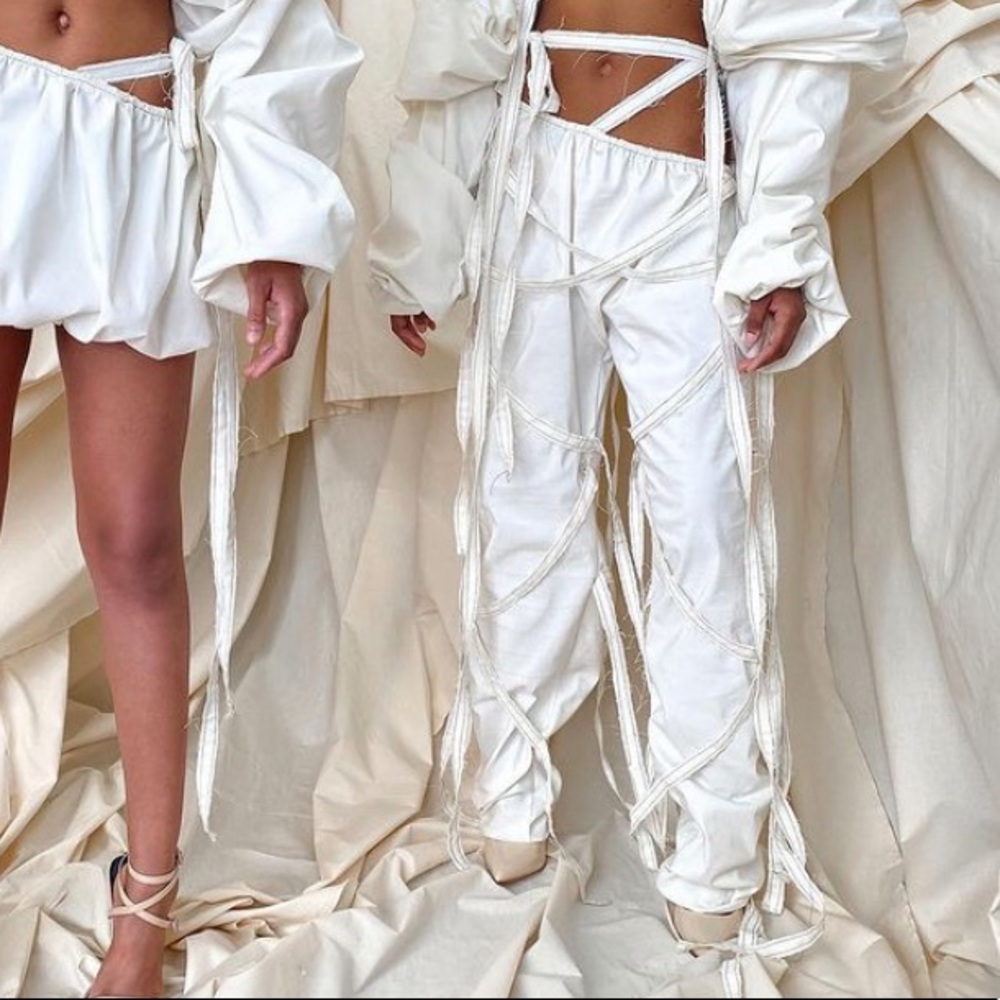 Tlzfemme NWT white strap pants